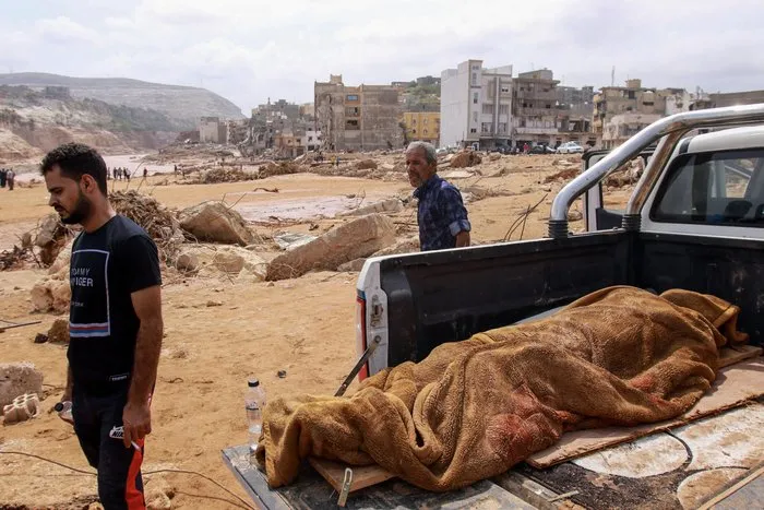 Líbia permanece em estado de choque após inundações devastadoras