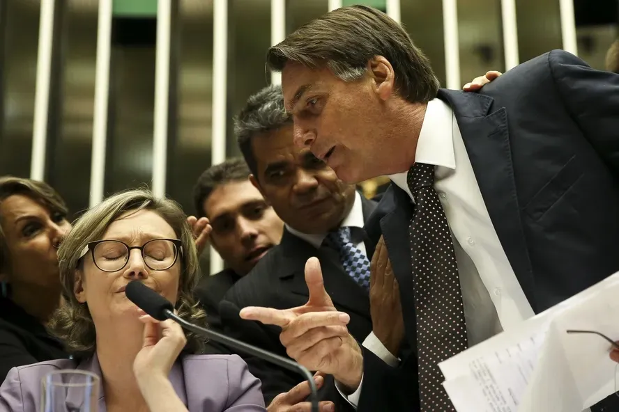 Bolsonaro disse para Maria do Rosário que não a estupraria “porque ela não merece”
