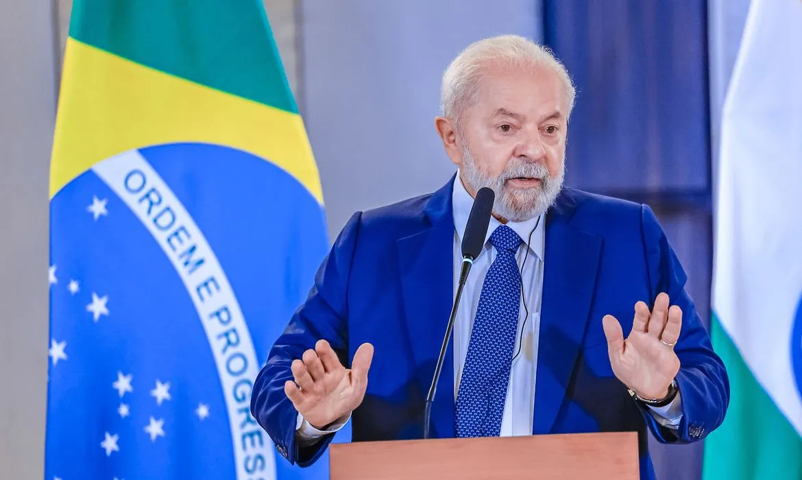 Presidente brasileiro falou que o russo será convidado para comparecer ao Brasil e espera que a guerra tenha acabado até lá