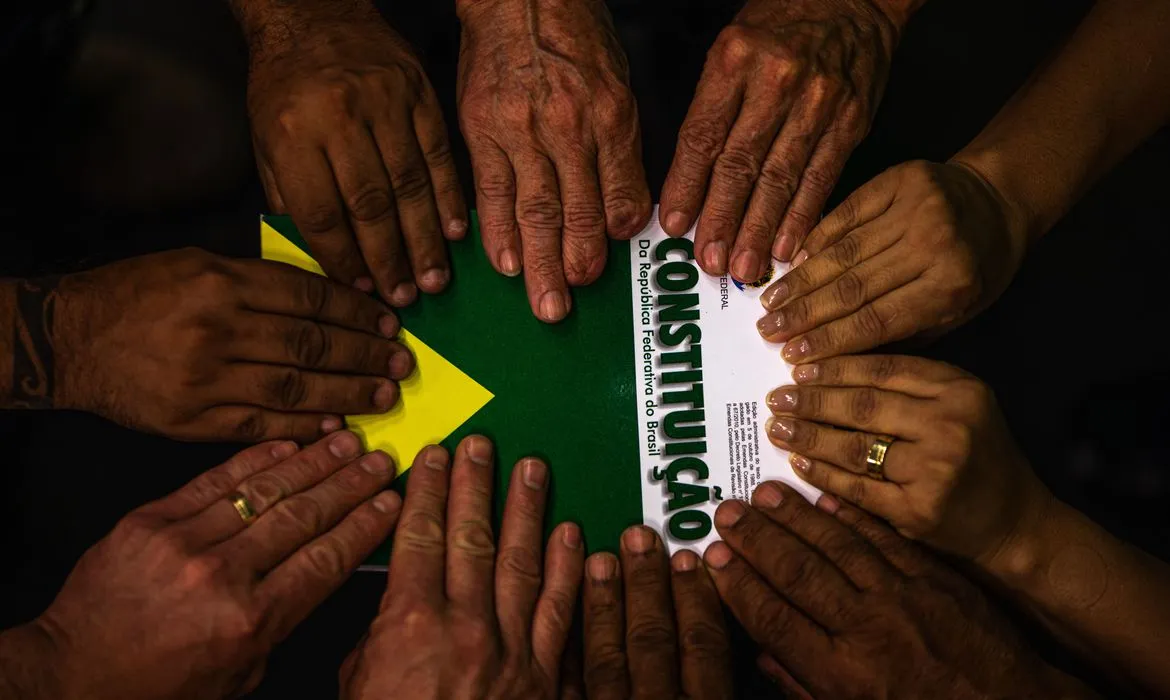 Constituição Federal brasileira completa 35 anos nesta quinta-feira