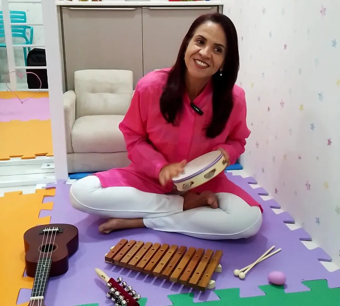 A musicoterapeuta Gal Vieira explica que sons podem estimular diversas funções cognitivas e emocionais