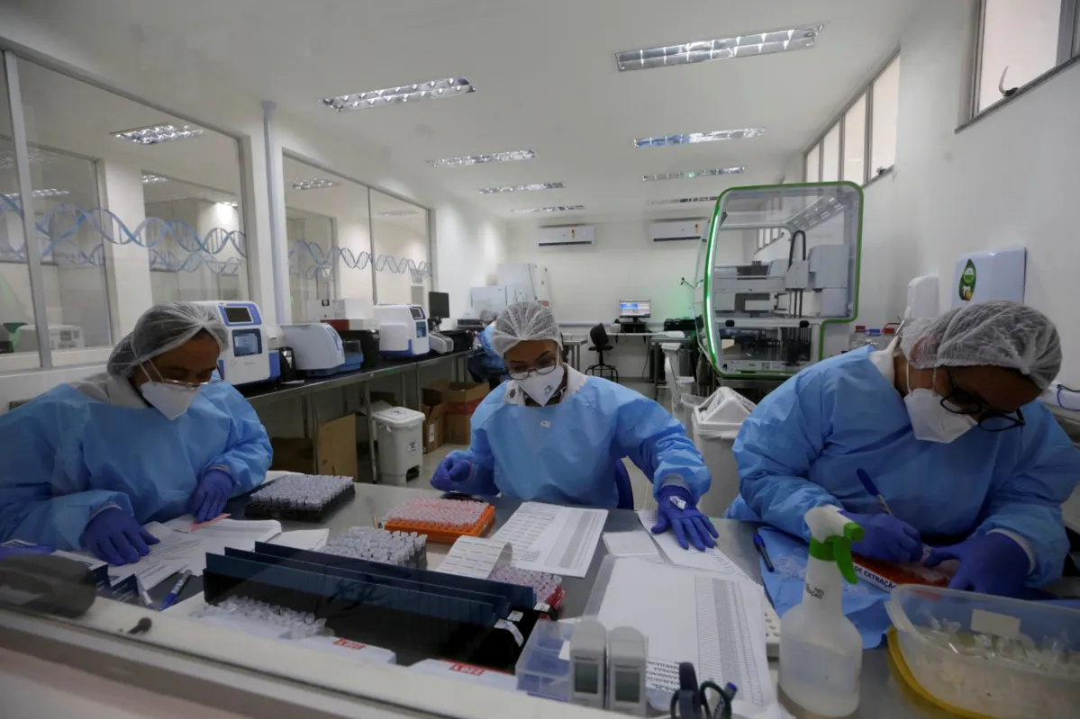 Trabalhadores do Laboratório Central da Bahia (LACEN-BA) em 09/03/2021