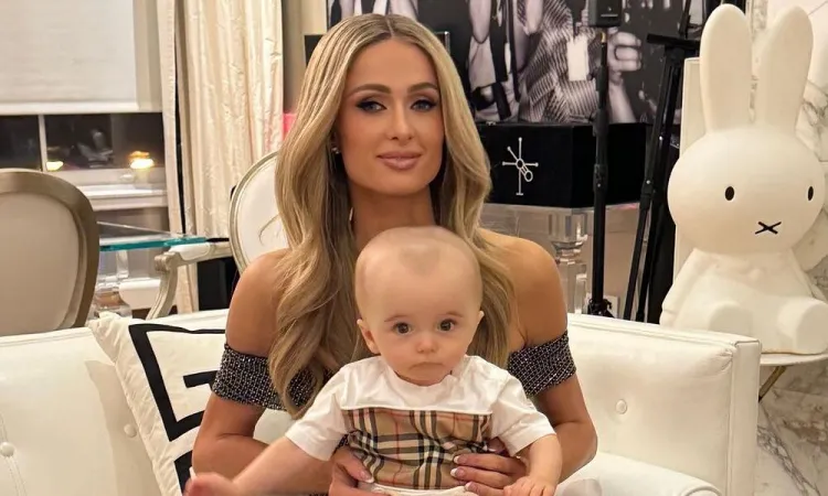 Paris Hilton é mãe de Phoenix Hilton, de oito meses