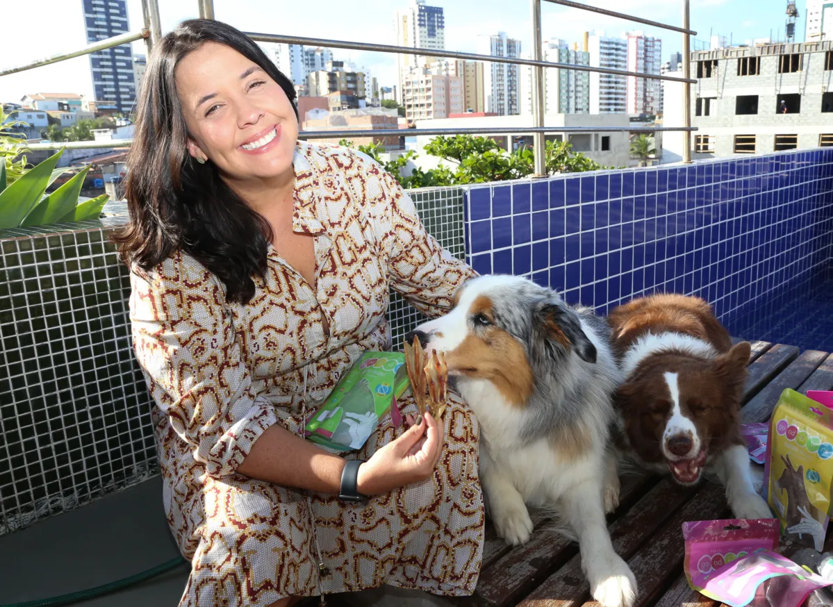 A empresária Ana Paula só oferece aos cães Nutella e Twix  mordedores naturais