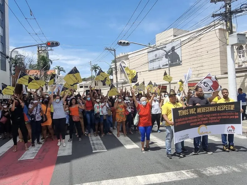 Trabalhadores de terceirizadas de Salvador marcaram novo protesto na capital baiana