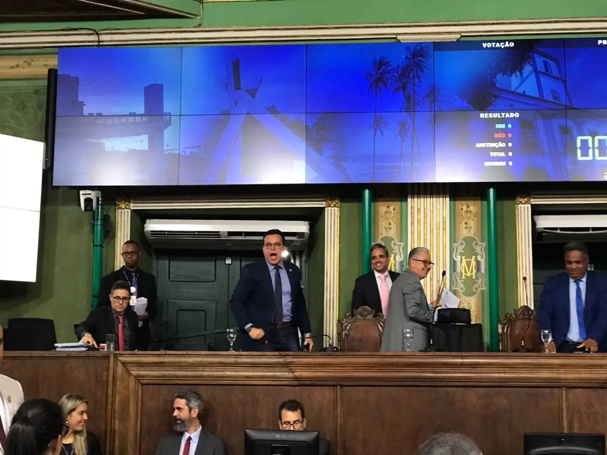 Vereador Ricardo Almeida (PSC) sobe tom após encerramento da sessão desta segunda-feira, 28