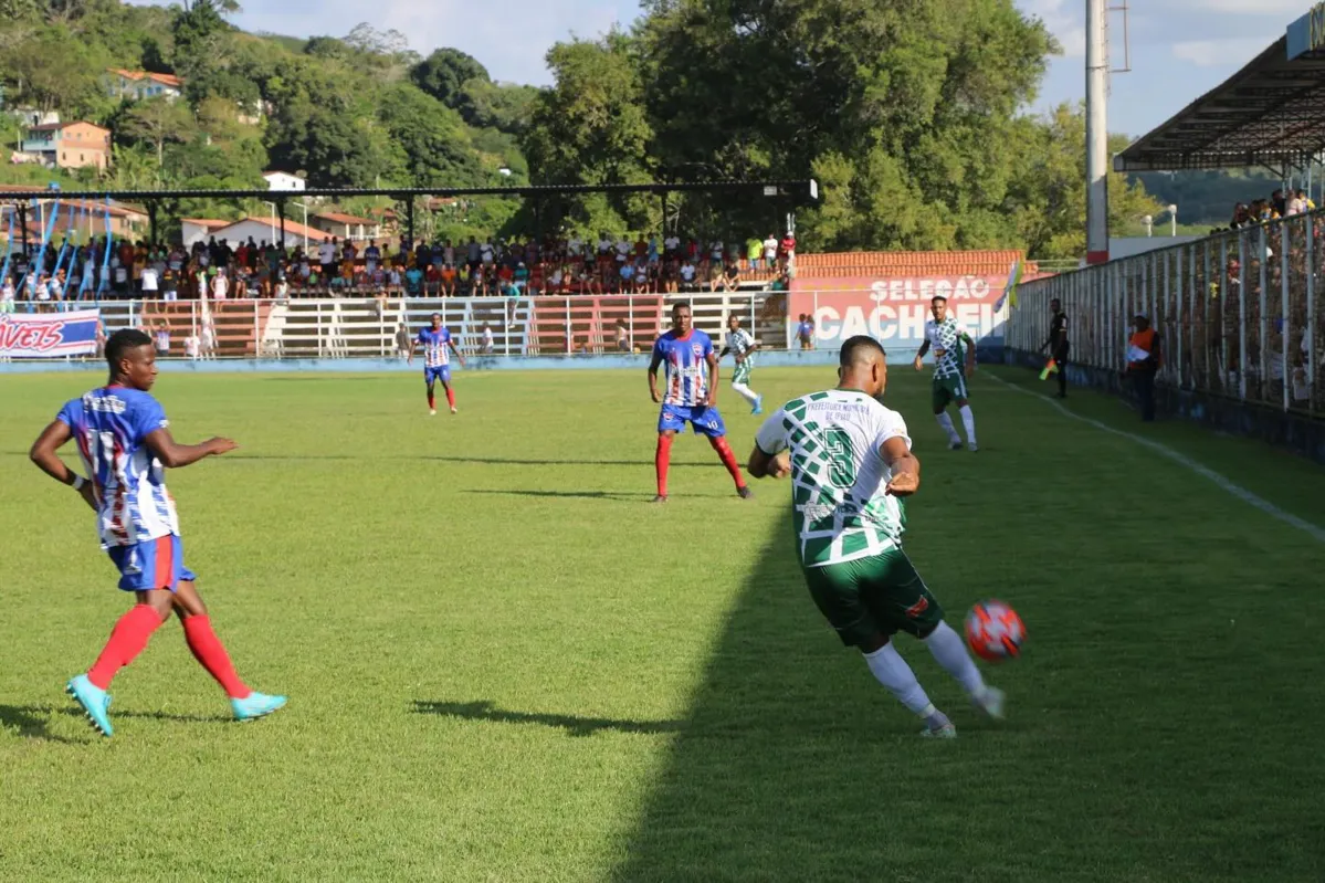 Em seu estádio, a seleção de Cachoeira venceu Ipiaú por 2 a 0
