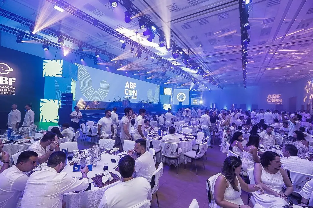 Na noite desta quarta-feira, 26, congressistas e convidados participaram do jantar de abertura oficial do evento