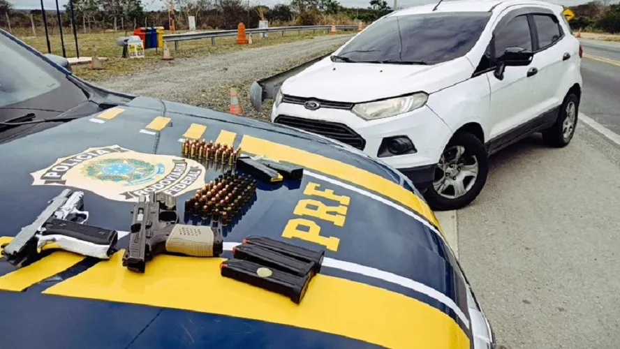 Todos os veículos adulterados e roubados, bem como os autores foram encaminhados para a Polícia Civil de Poções, onde os procedimentos cabíveis foram formalizados
