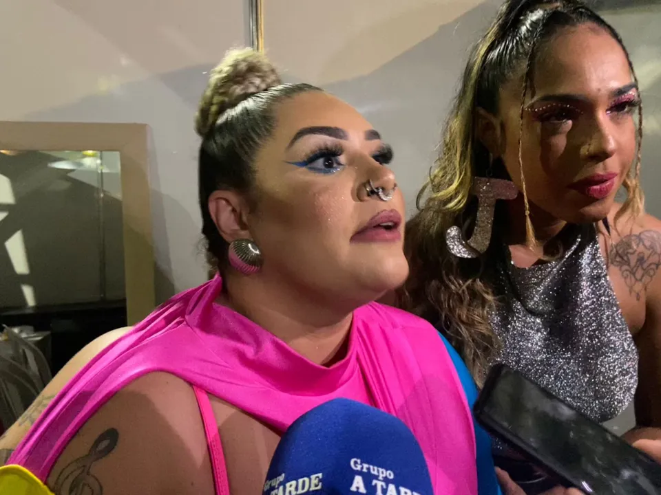 Aila Menezes e amiga Joe se apresentam nesta noite