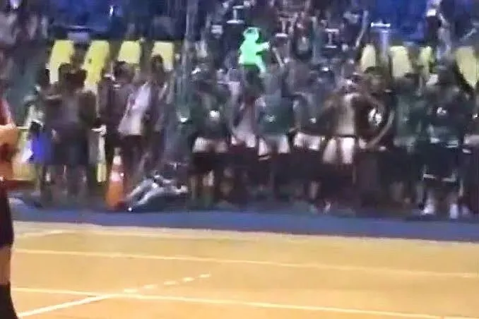 Alunos foram expulsos após episódio durante jogos universitários em abril