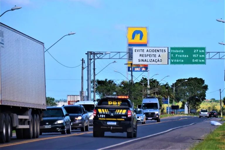 Até às 17h00 deste domingo, 628 pessoas autuadas por excesso de velocidade