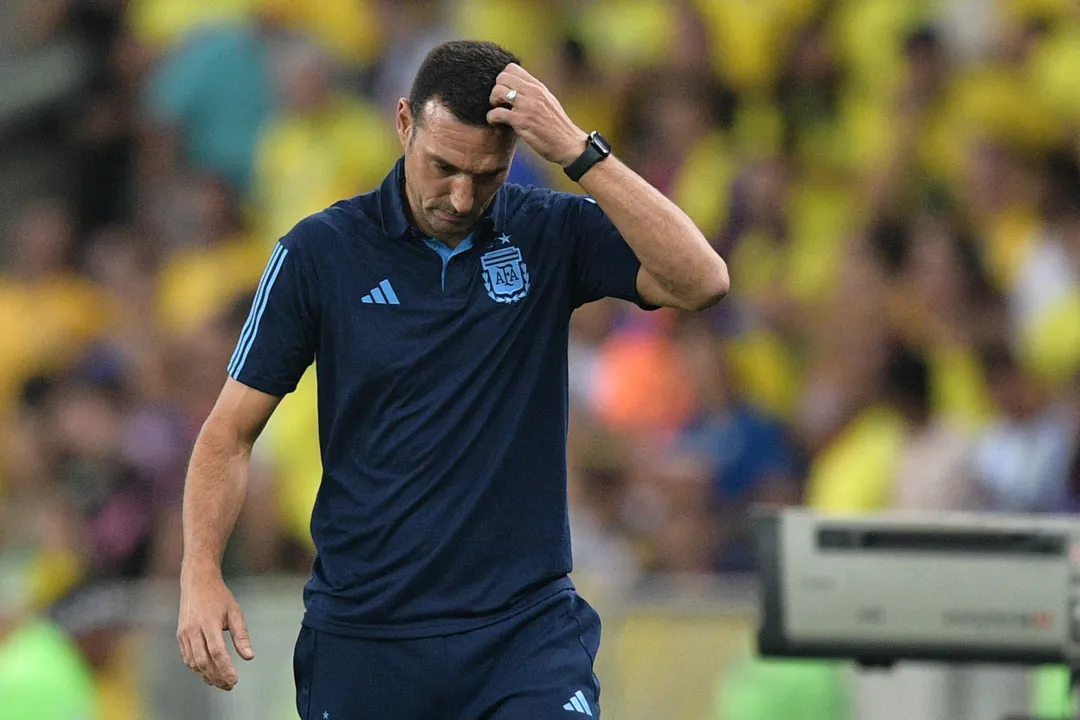 Scaloni durante confronto da Argentina diante do Brasil