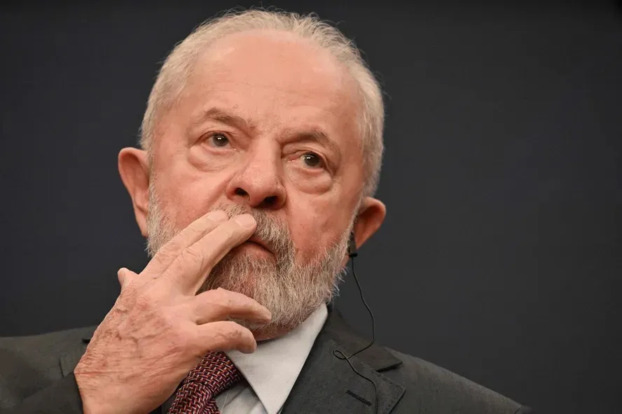 Presidente Lula deve ficar três semanas sem despachar no Palácio do Planalto, após cirurgia
