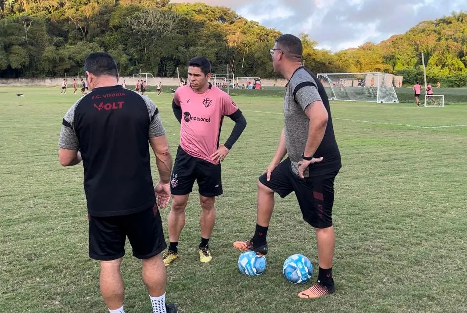 Jogadores ganharam folga no domingo, e voltam a se apresentar na segunda-feira