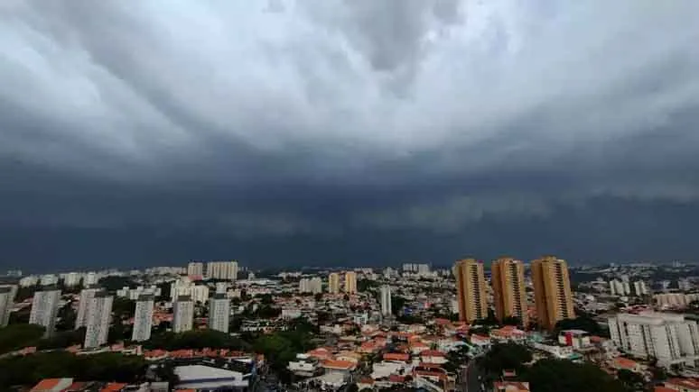 Após temporais, mais de 1 milhão de paulistanos ainda estão sem luz