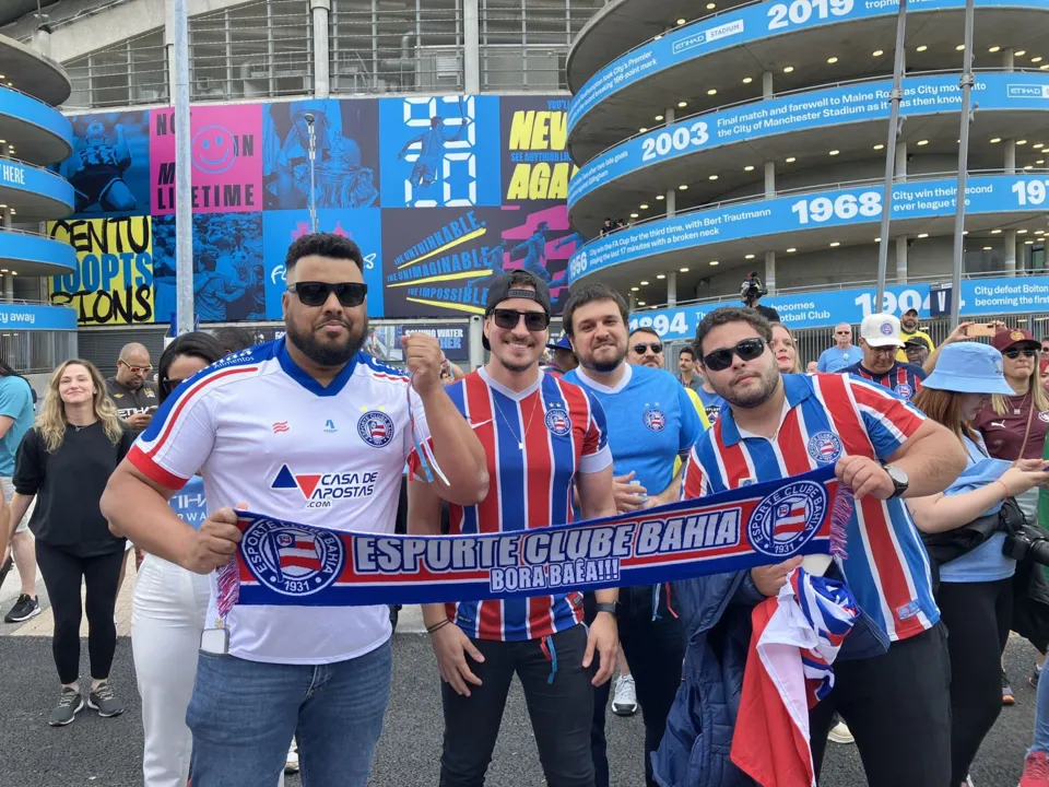 Torcedores fazem a festa no Bahia Day, em Manchester, na Inglaterra