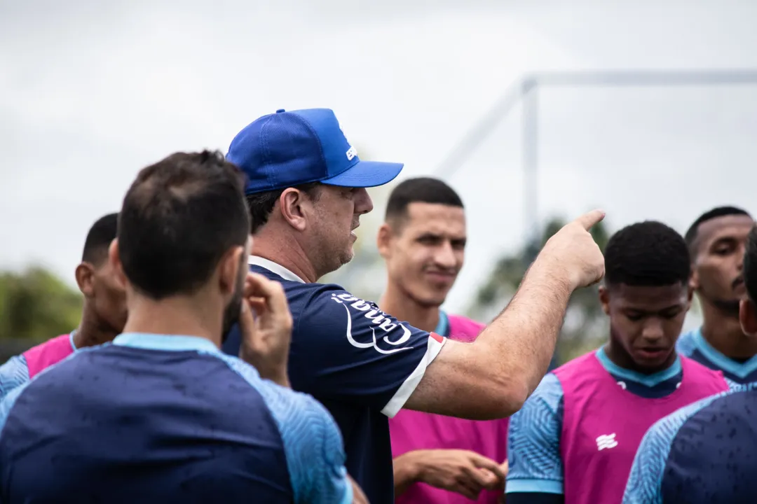 Rogerio Ceni comandou mais uma atividade na Cidade Tricolor