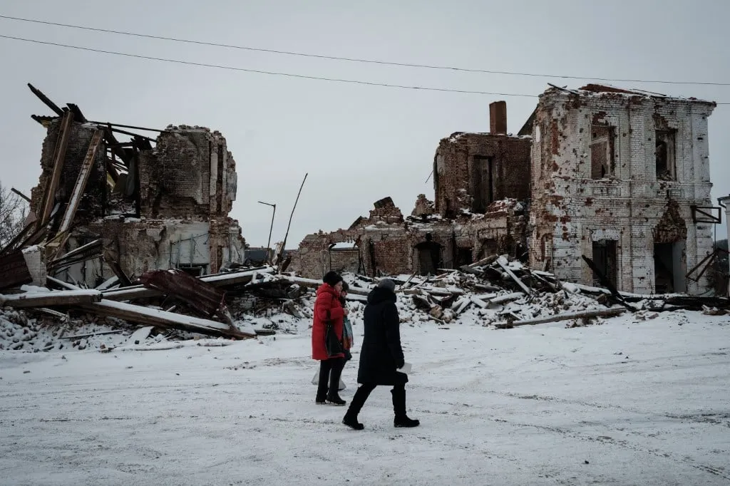 Bombas de fragmentação provocaram mais de 900 vítimas na Ucrânia em 2022