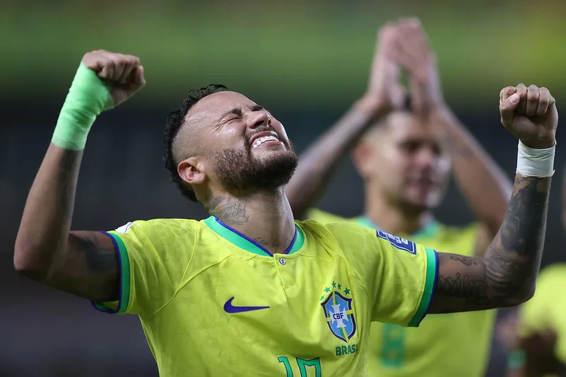 Neymar marca dois gols na goleada do Brasil diante da Bolívia