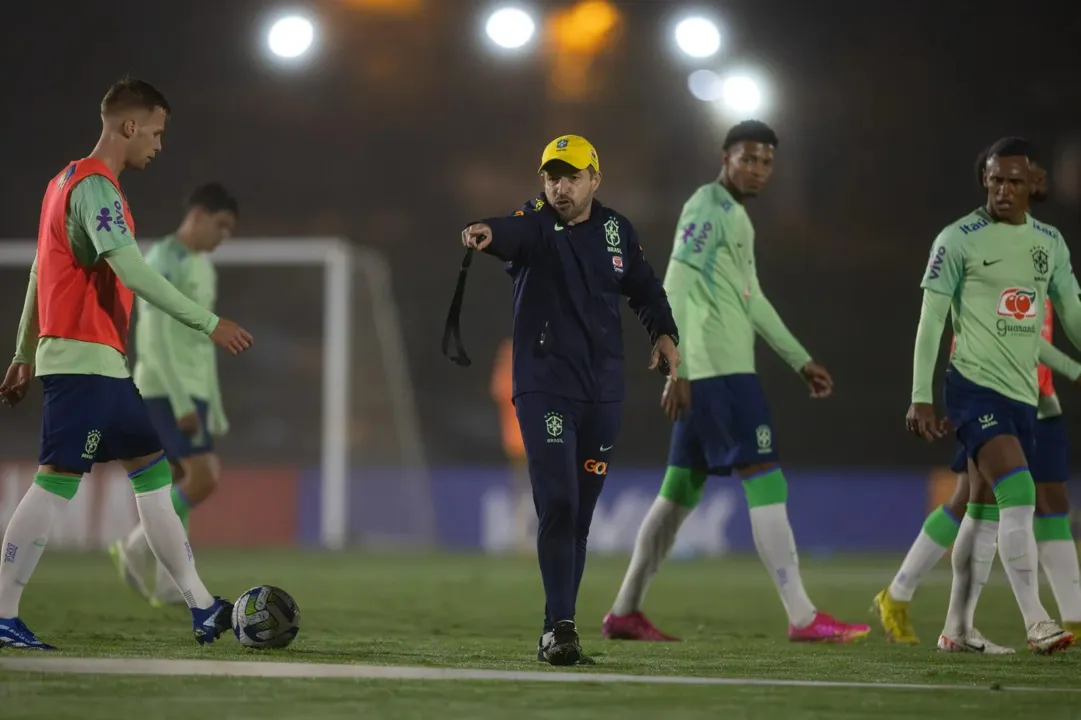 Ramon Menezes comanda treino da Seleção sub-23