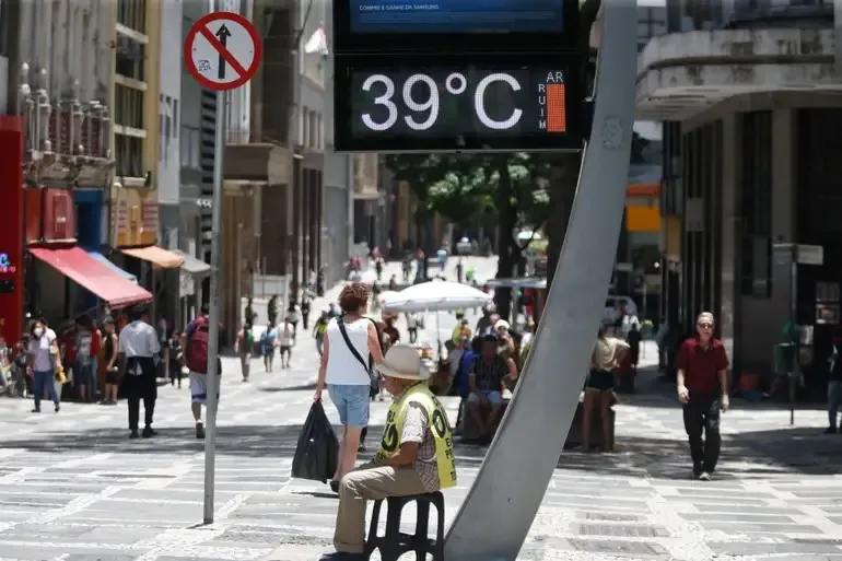 O calor extremo também voltou a castigar São Paulo