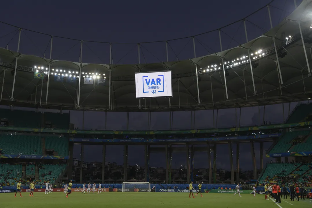 VAR em uso na Arena Fonte Nova