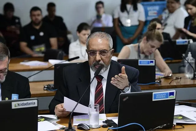 O relator da matéria foi o senador Paulo Paim (PT - RS)