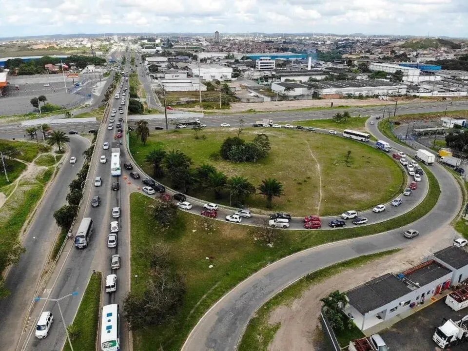 Uma quarta pessoa também foi baleada e foi encaminhada à uma unidade hospitalar