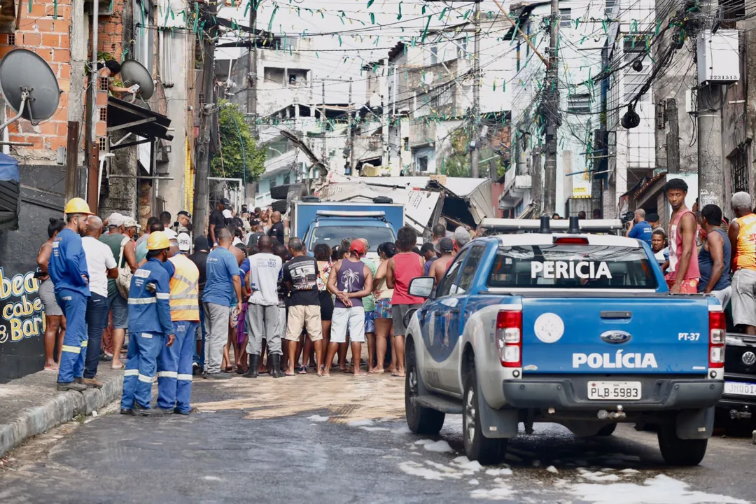 Imagem ilustrativa da imagem Câmeras registram momento em que caminhão capotou em São Caetano