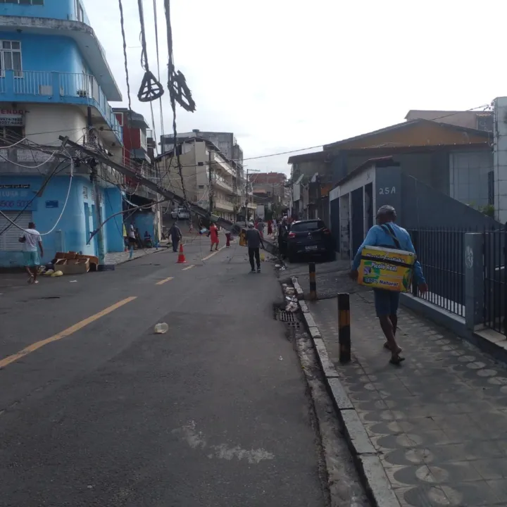 Rua ficou sem energia por algumas horas, mas ninguém ficou ferido