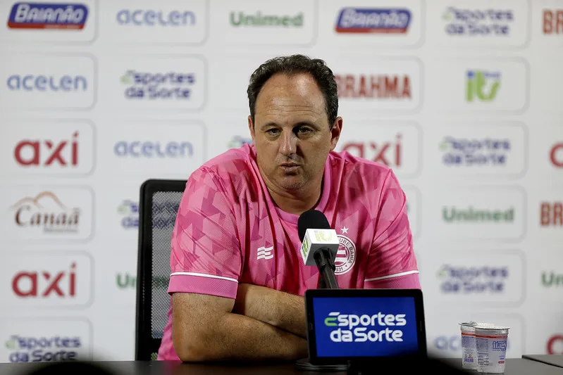 Treinador Rogério Ceni em entrevista coletiva