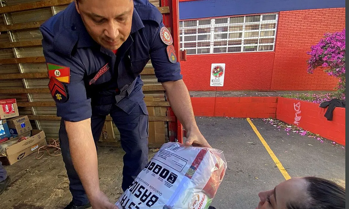 Times do RS fazem campanha para ajudar vítimas de enchentes