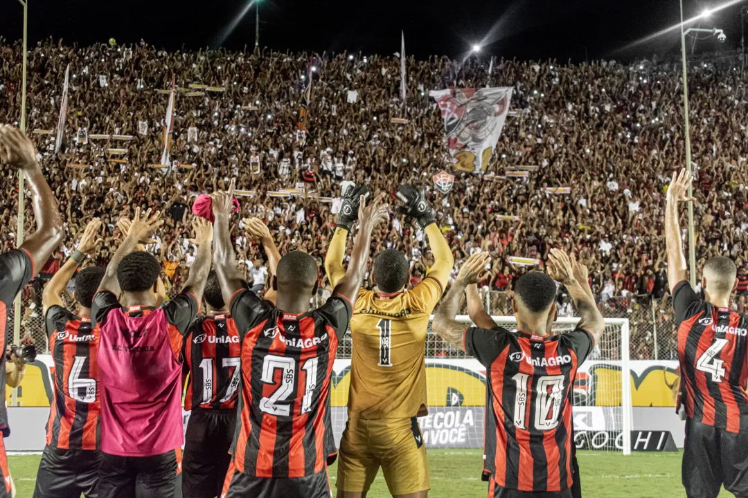 Parceria time e torcida tem sido fundamental nos jogos do Vitória no Barradão