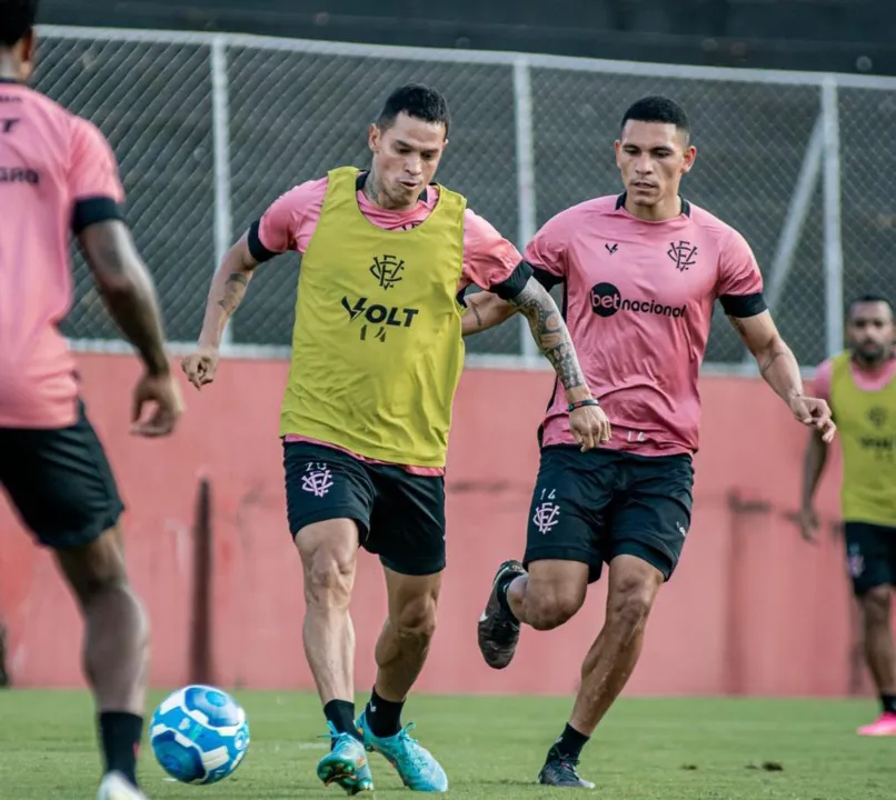 Elenco Rubro-Negro durante a atividade final mirando o jogo contra o Guarani, no Barradão