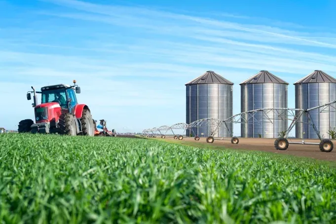 Máquina de defensivos agrícolas