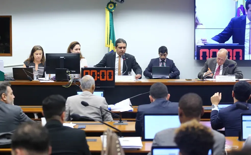 Comissão que aprovou projeto é composta por deputados conservadores