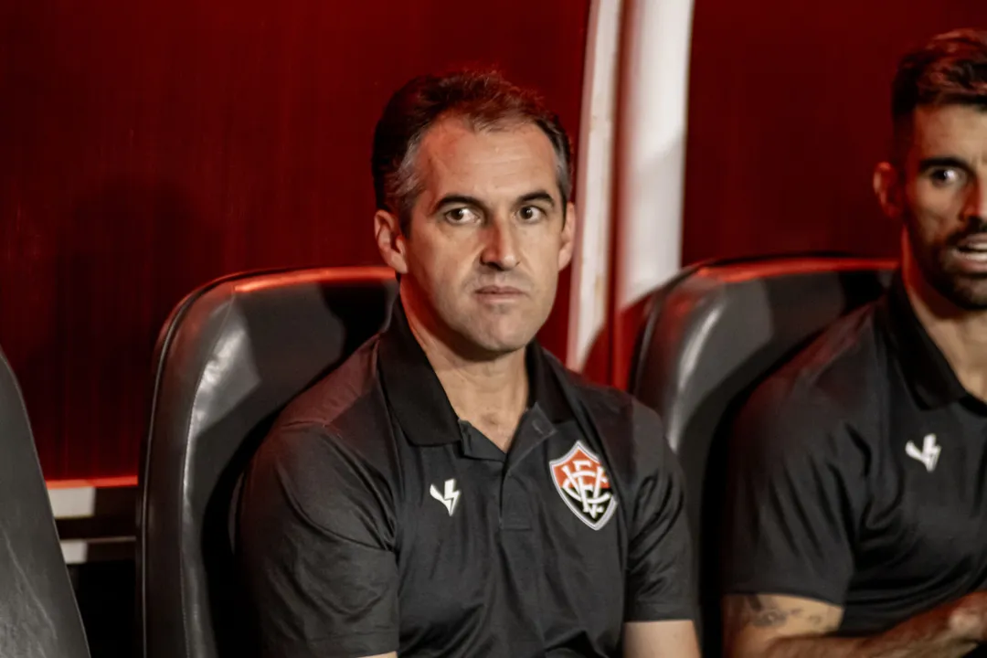 Léo Condé está próximo de conquistar o acesso para a Série A do Brasileirão com o Vitória