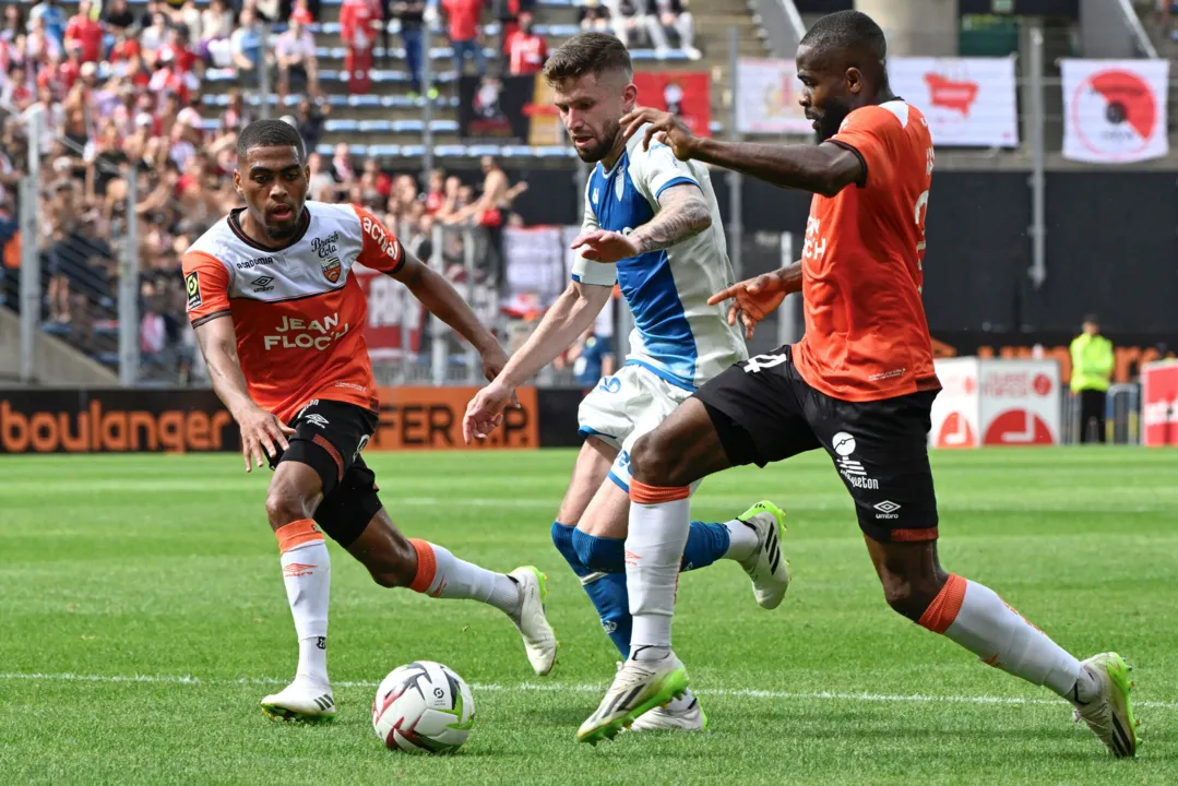 Jogador brasileiro sofre lesão no Campeonato francês