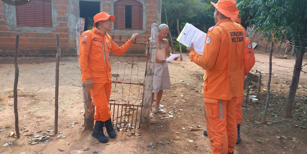 Bombeiros orientaram moradores