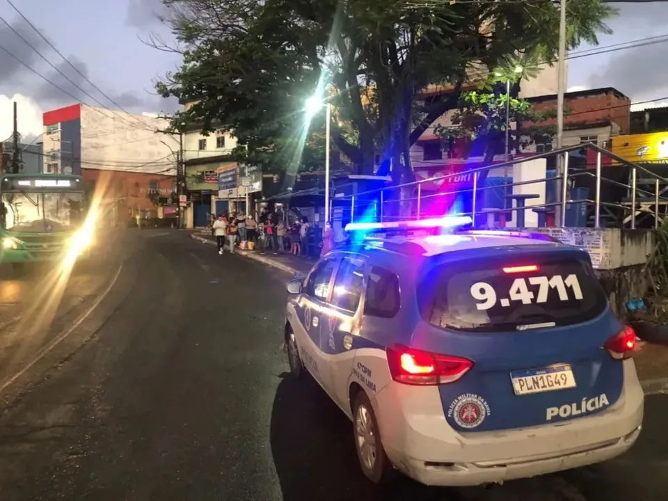 Corpo de homem é encontrado morto com marcas de tiros no bairro de Pau da Lima