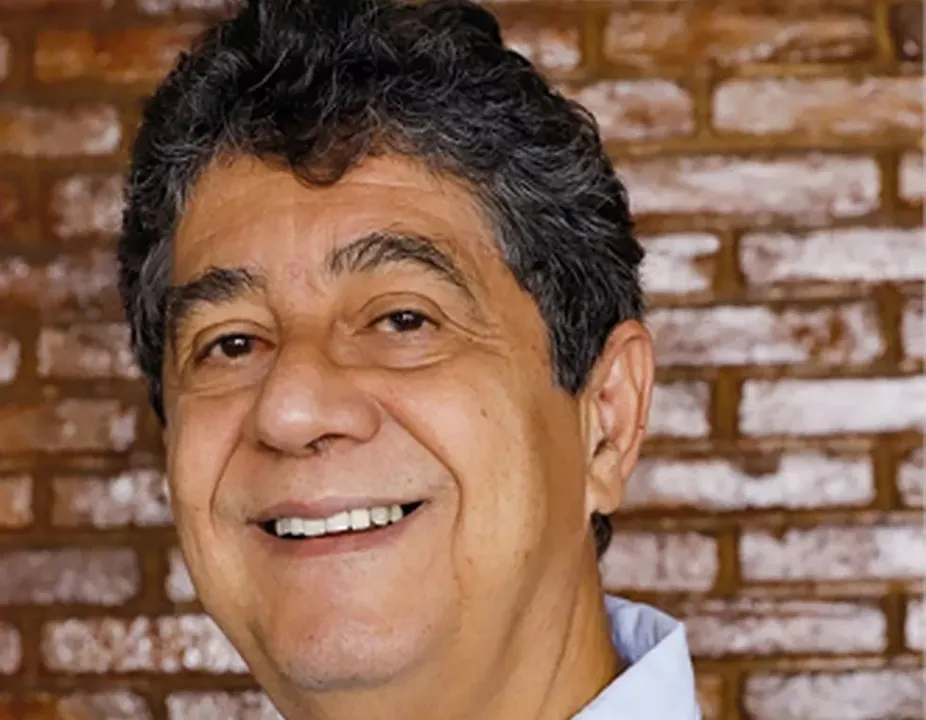 Professor Francisco Lima Cruz Teixeira é o autor da obra