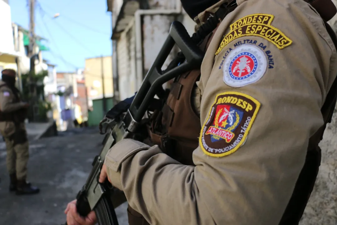 O policiamento no bairro segue reforçado