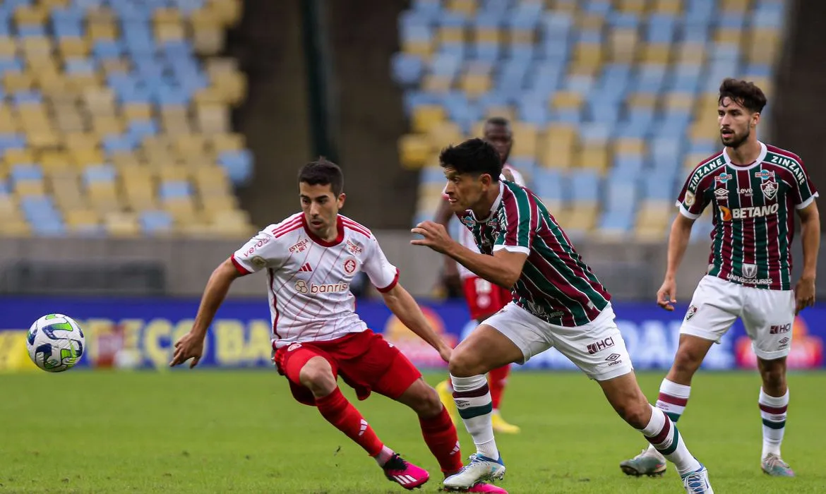 Com Maracanã lotado, Fluminense e Internacional se enfrentam num jogo histórico pela Liberta