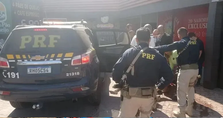 Desembargador foi socorrido por policiais rodoviários