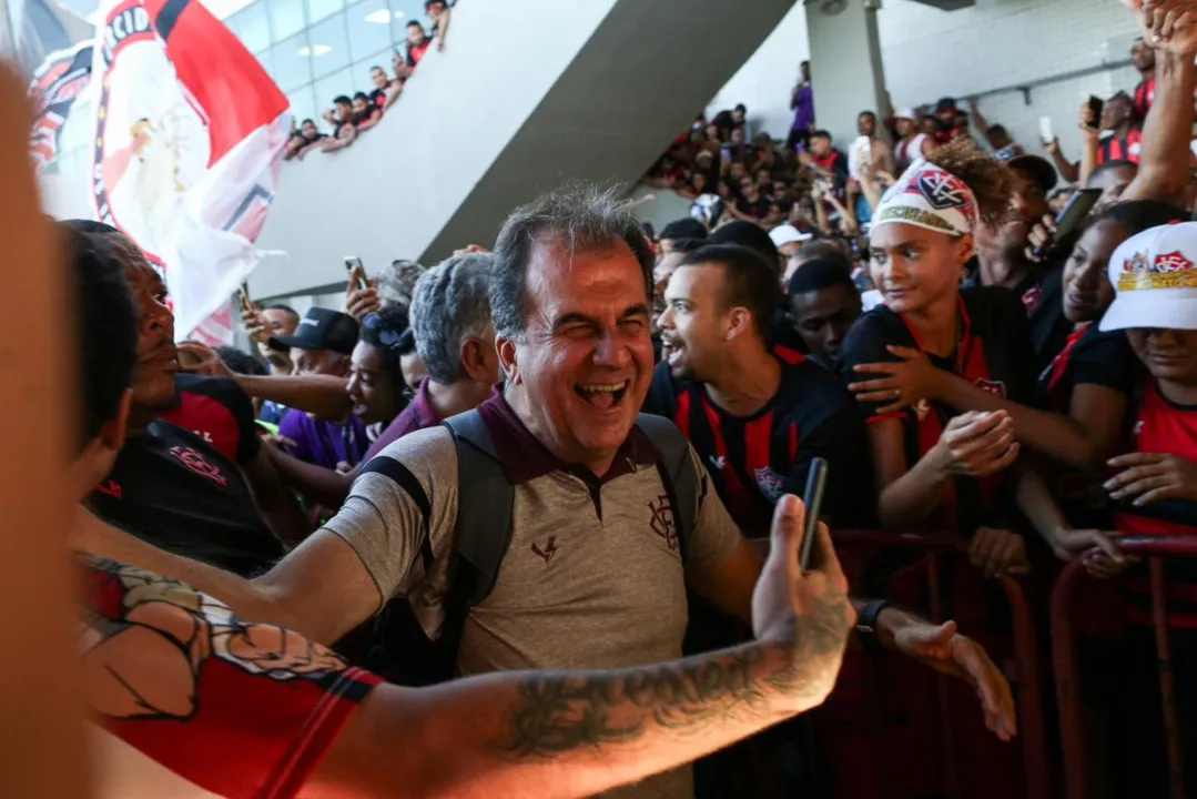 Fábio Mota durante comemoração do acesso à Série A