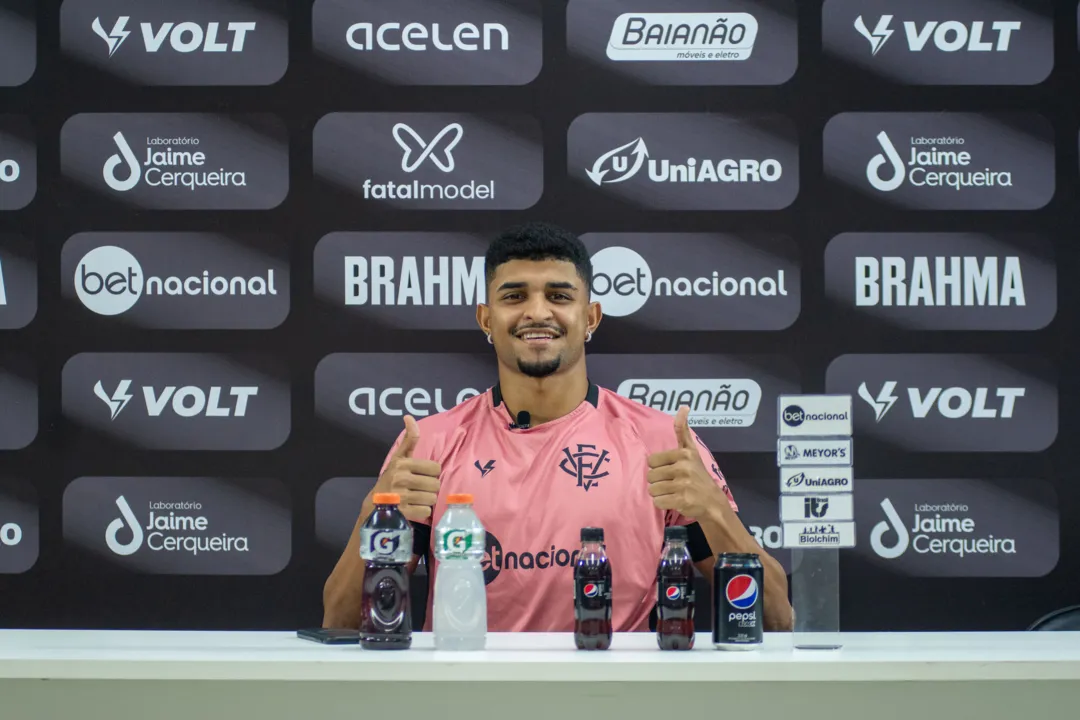 O lateral-esquerdo Edson Lucas deve seguir no time titular do Vitória contra o Tombense