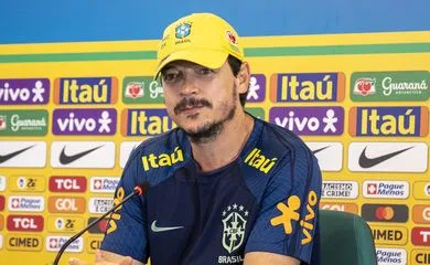 Fernando Diniz é o treinador da Seleção Brasileira
