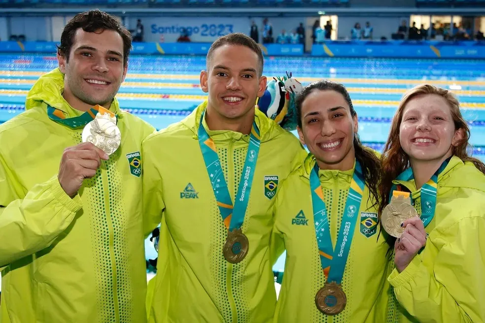 Brasil conquista ouro no nado misto