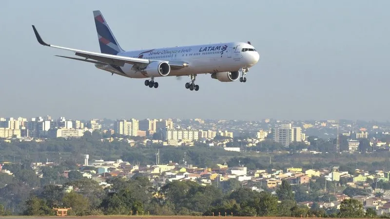 O governo defende que os preços deveriam refletir a redução no preço do querosene de aviação